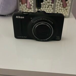 Nikon coolpix s9300